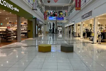 【イオンモール京都五条】1F 吹抜け(中央)