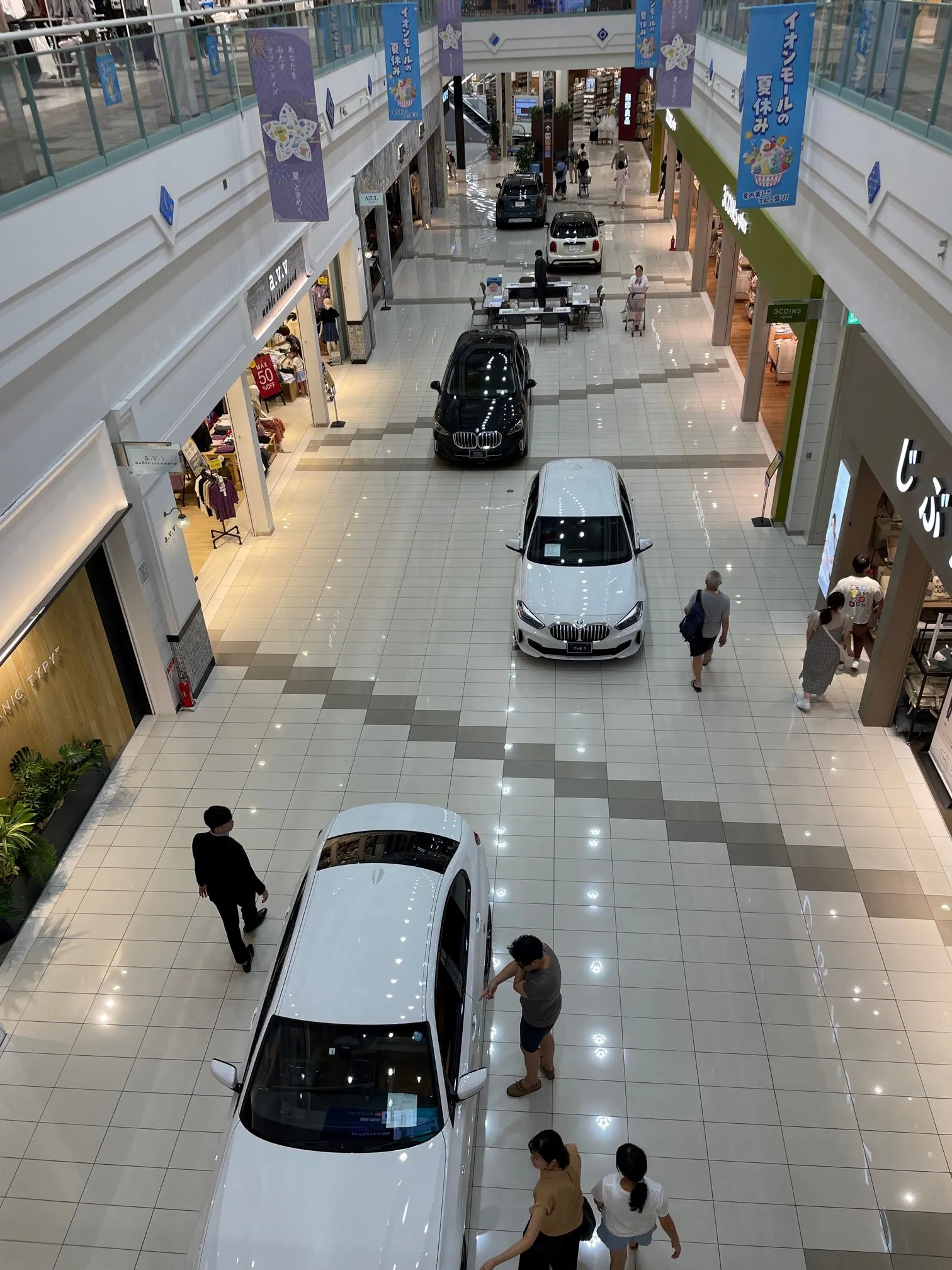 【イオンモール京都五条】1F　吹抜け（中央）