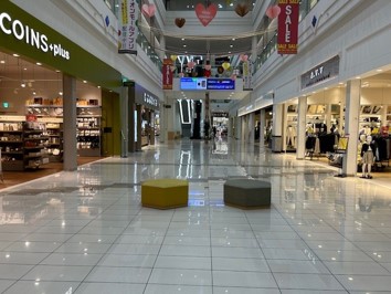 【イオンモール京都五条】1F　吹抜け（中央）