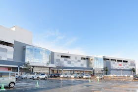 【イオンモール山形南/1階A面】物販や食物販、展示会やプロモーションイベントに最適なエスカレーター付近にある通行量の多いイベントスペース