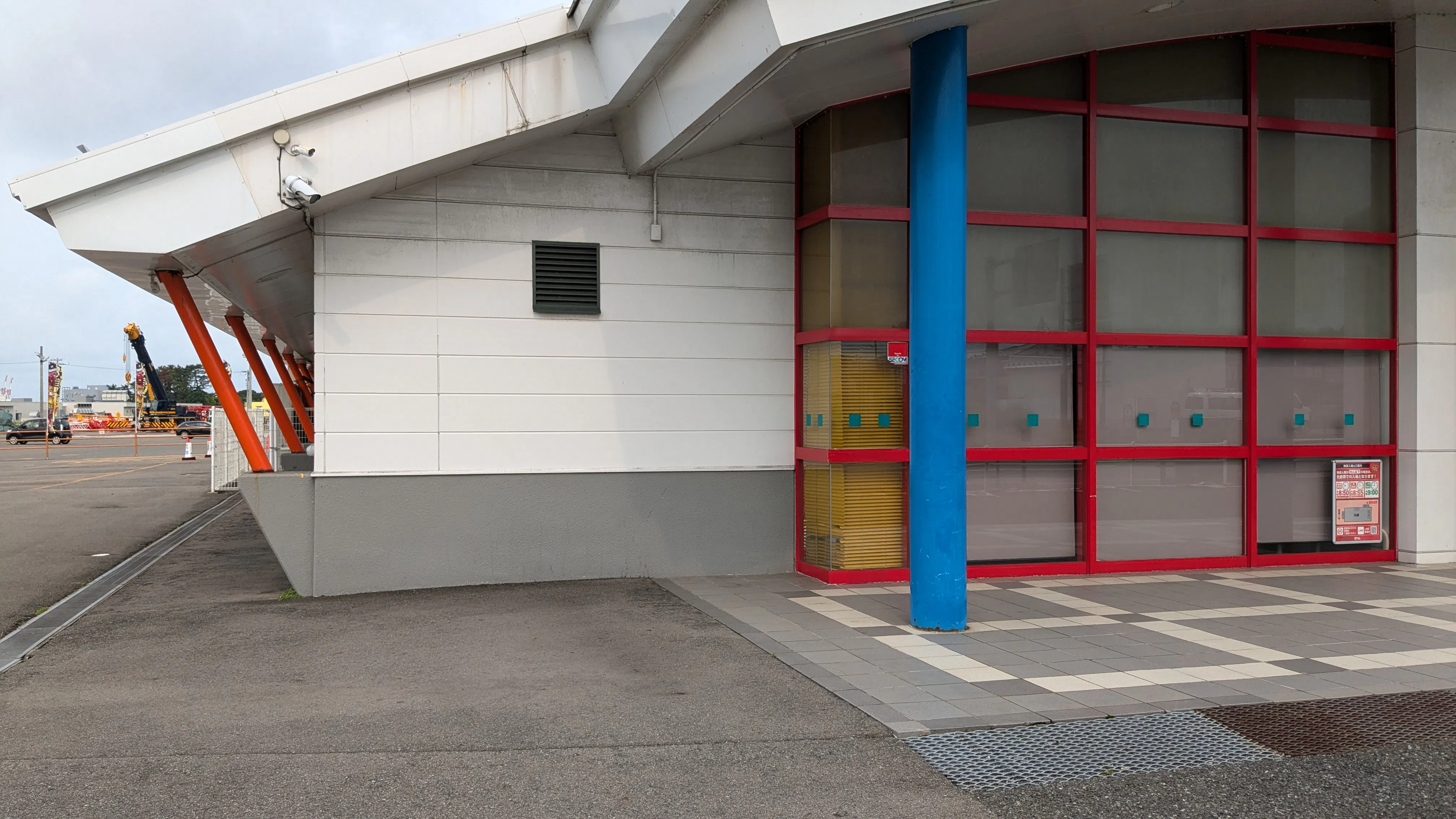 【ダイナム秋田店】キッチンカーやプロモーションに最適なアミューズメント施設のイベントスペース(店舗出入口横)