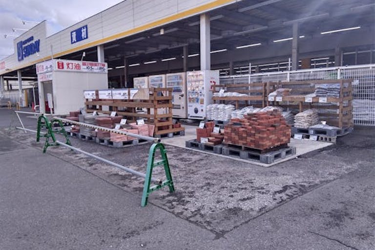 【サンデーむつ中央店】屋外駐車場 キッチンカーの出店に最適なホームセンター内駐車場の屋外イベントスペースの画像2