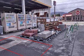 【サンデーむつ中央店】屋外駐車場 キッチンカーの出店に最適なホームセンター内駐車場の屋外イベントスペース