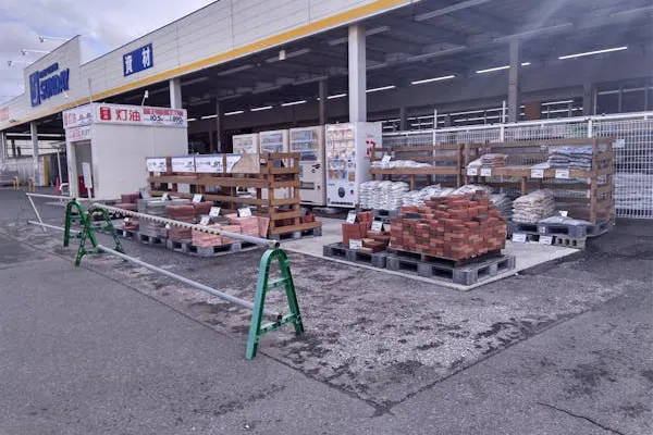 【サンデーむつ中央店】屋外駐車場 キッチンカーの出店に最適なホームセンター内駐車場の屋外イベントスペース