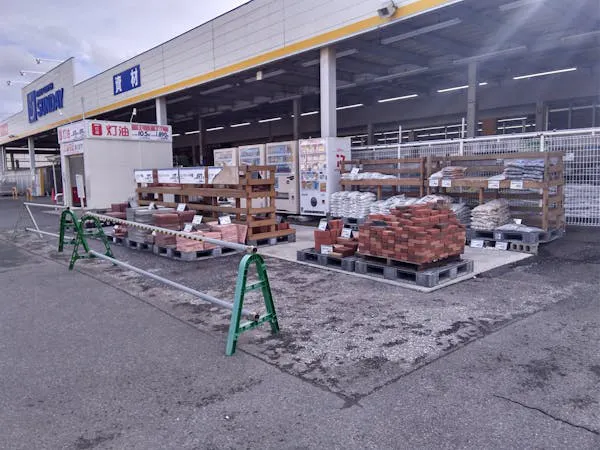 【サンデーむつ中央店】屋外駐車場 キッチンカーの出店に最適なホームセンター内駐車場の屋外イベントスペース