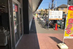 【西友 蕨店】入口横軒先 プロモーション用途や物販、食物販のポップアップストアに最適なスーパー店内催事イベントスペース