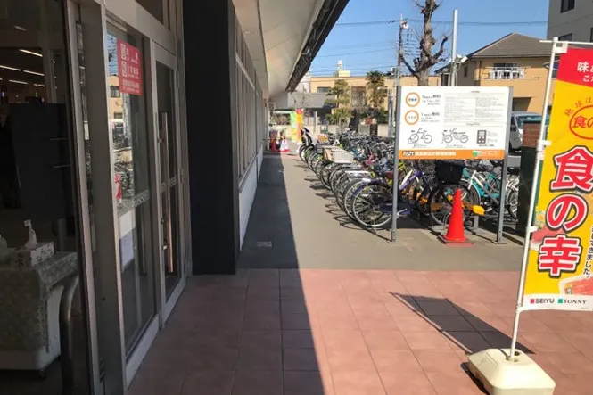 【西友 蕨店】入口横軒先 プロモーション用途や物販、食物販のポップアップストアに最適なスーパーの屋外催事イベントスペース