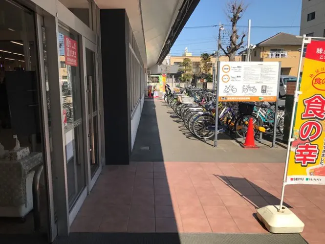 【西友 蕨店】入口横軒先 プロモーション用途や物販、食物販のポップアップストアに最適なスーパーの屋外催事イベントスペース