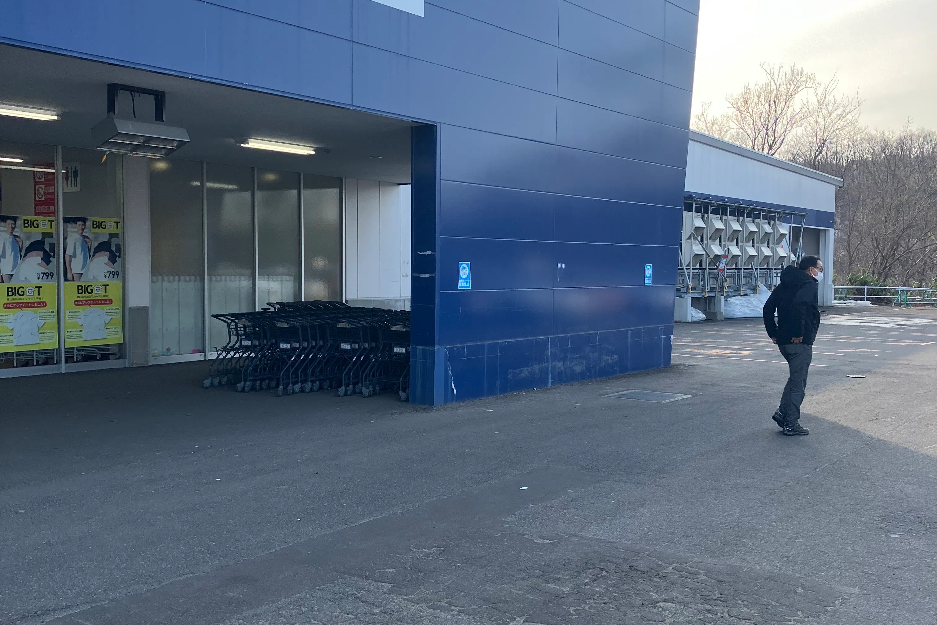 【スーパーセンタートライアル小樽朝里店】キッチンカー(調理営業)出店限定/屋外 Ⓑキッチンカースペース_正面出入口【右側】