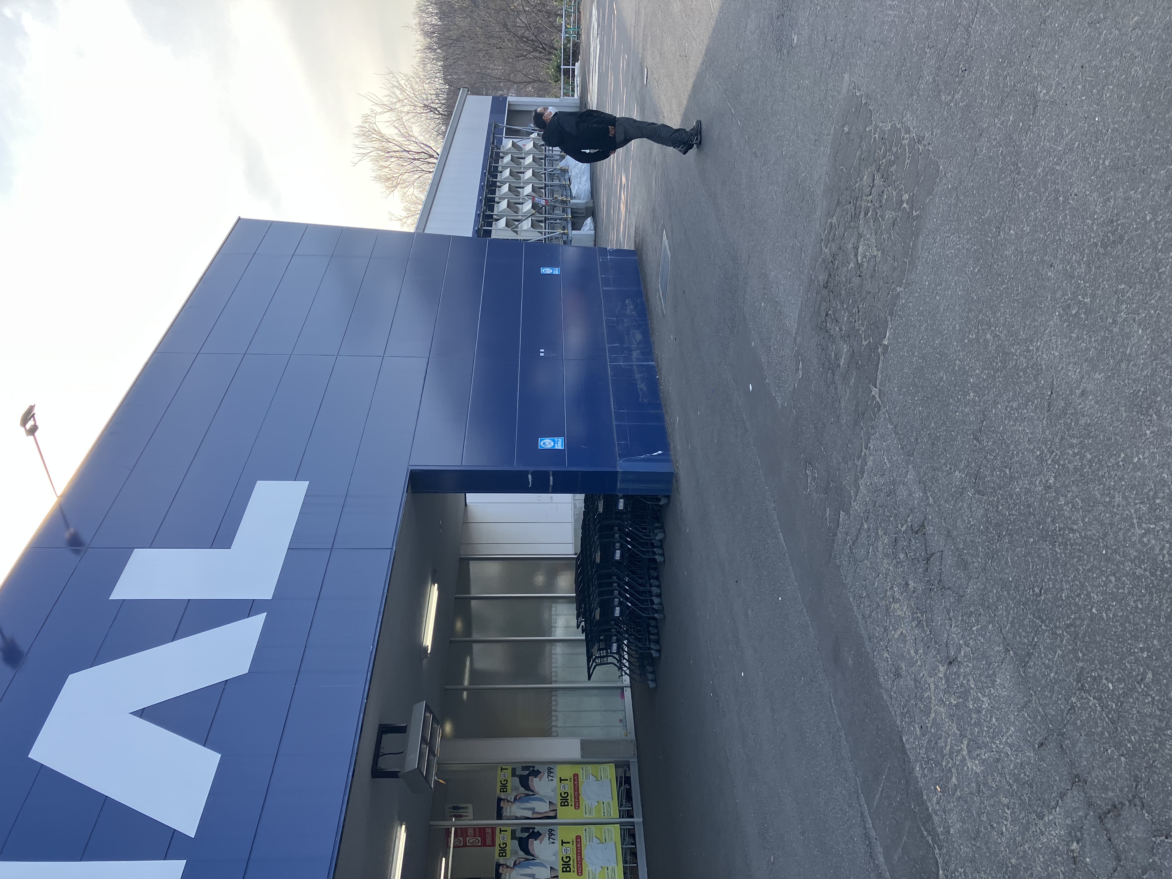 【スーパーセンタートライアル小樽朝里店】キッチンカー（調理営業）出店限定/屋外　Ⓑキッチンカースペース_正面出入口【右側】