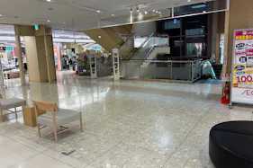 【イオン千歳店】中央上りエスカレーター前
