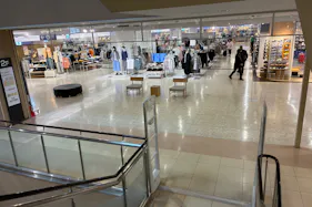 【イオン千歳店】中央上りエスカレーター前