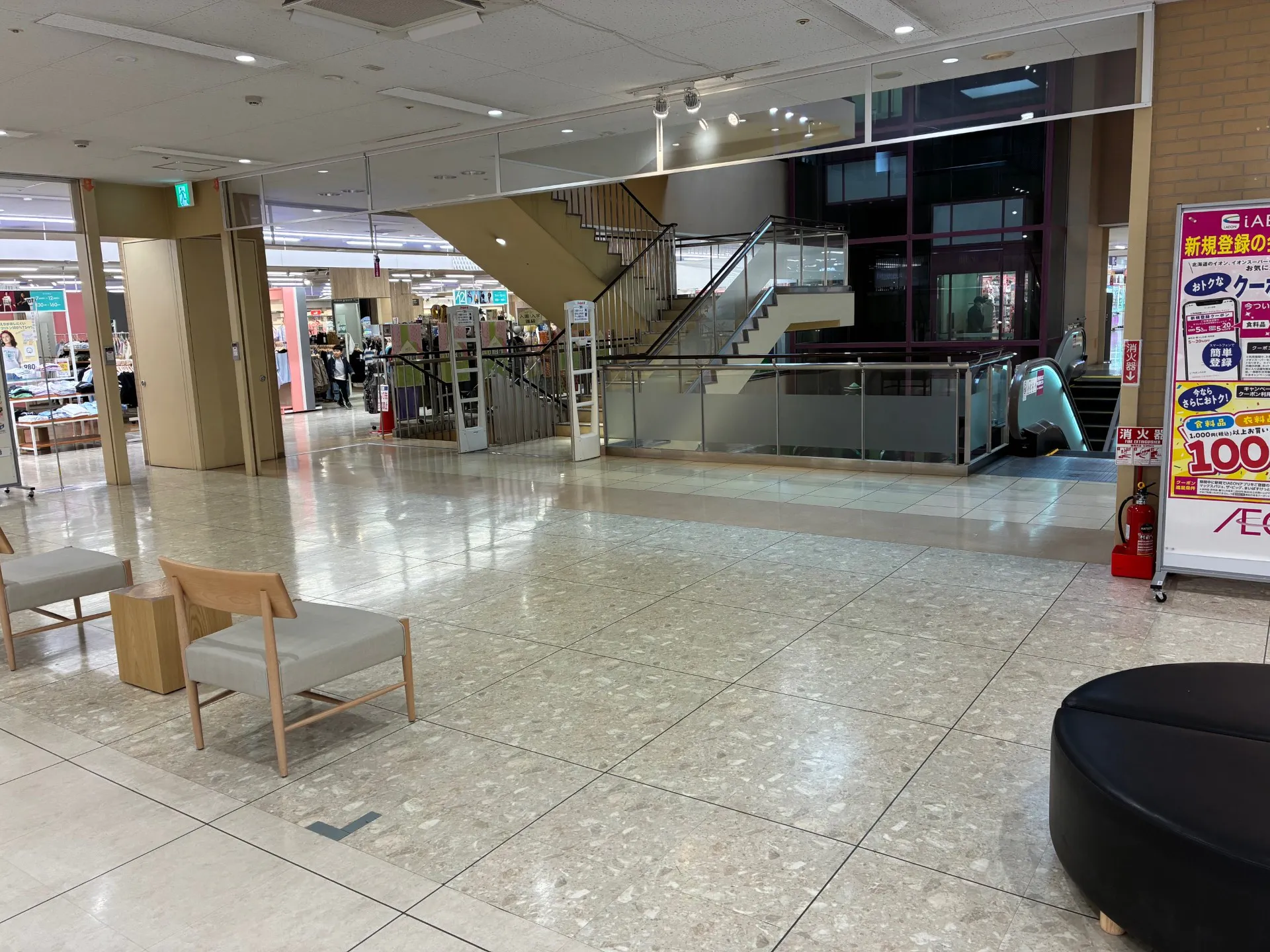 【イオン千歳店】中央上りエスカレーター前