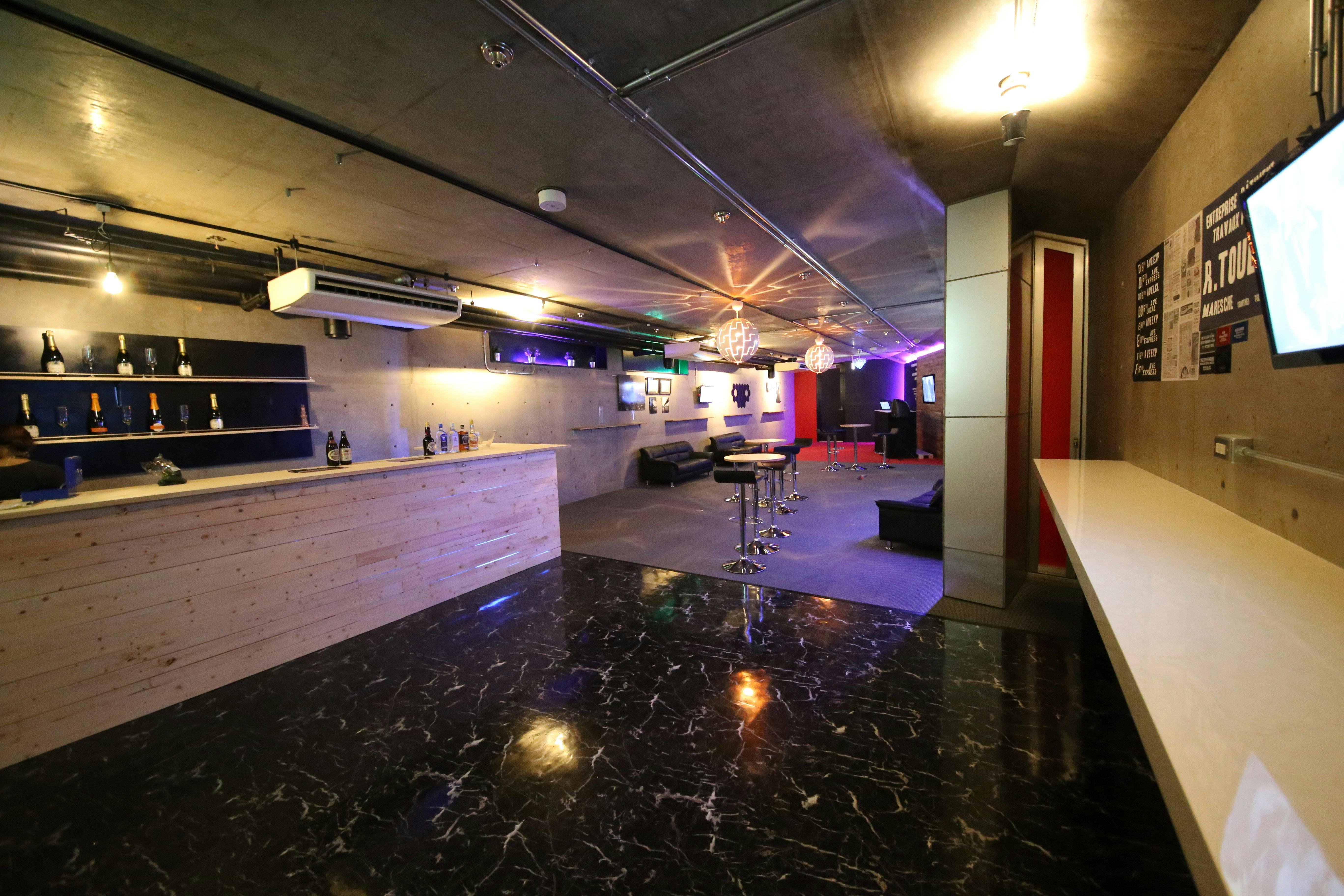 【四ツ橋駅4分】心斎橋駅からも徒歩5分圏内に位置する展示会やワークショップ、ロケに適した音響機材の充実した大人な雰囲気のイベントスペース