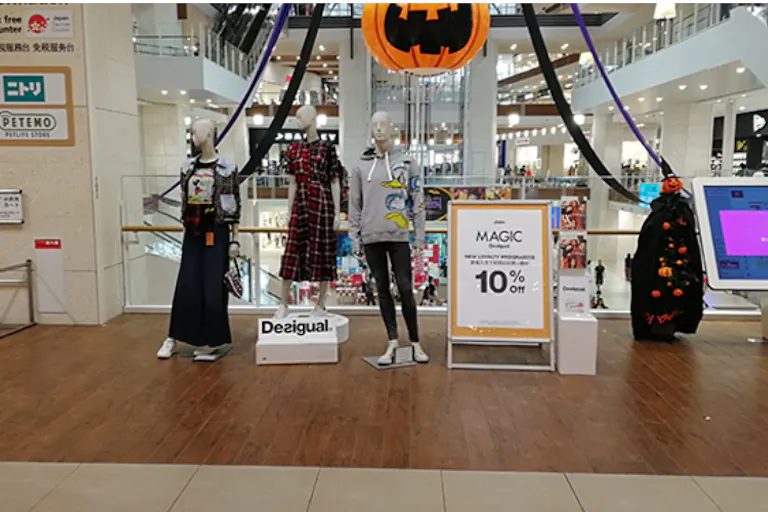 【イオンモール沖縄ライカム】2F グランドESC前(A)の画像1