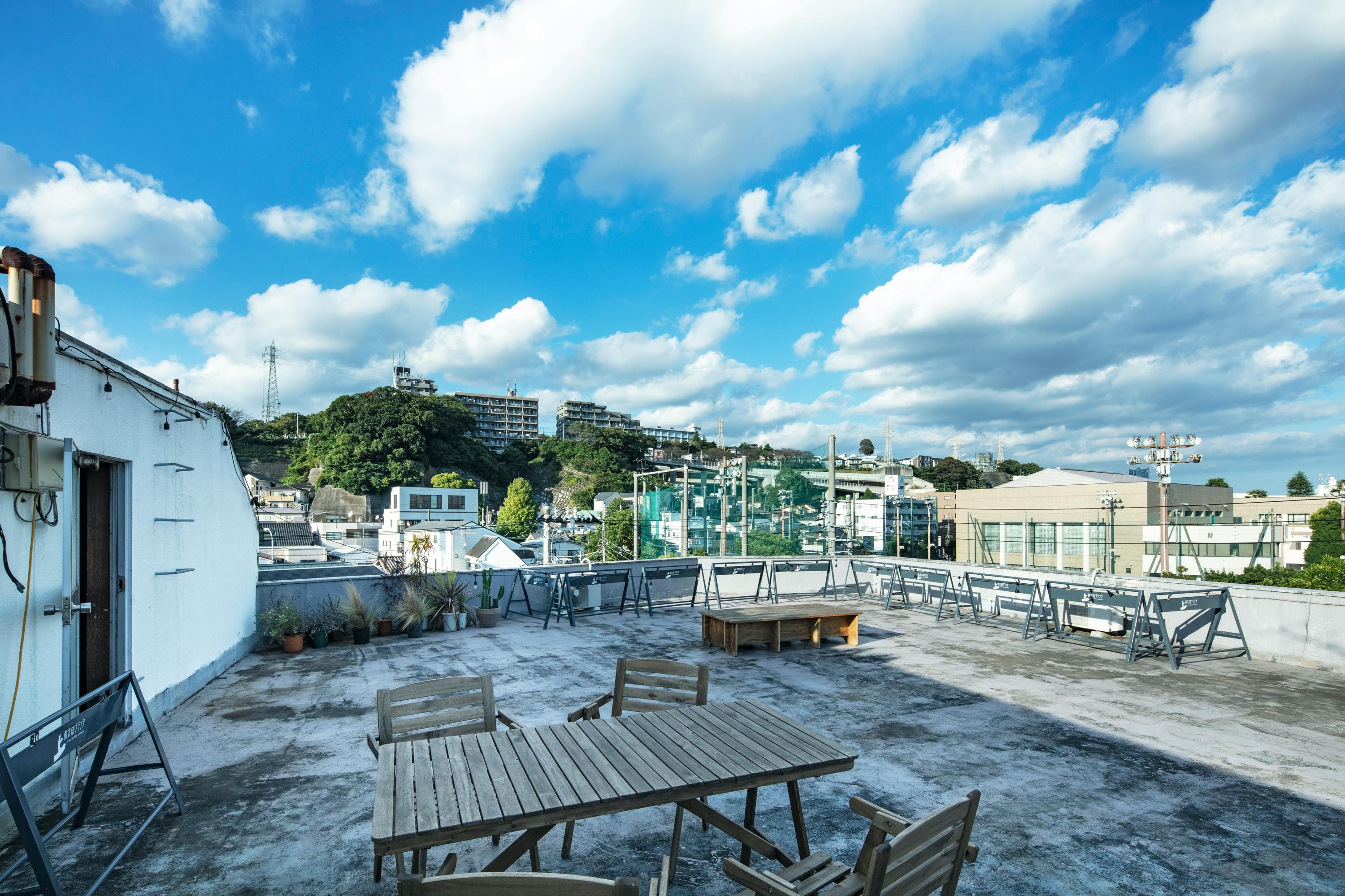 【南太田駅6分】ロケや撮影会等の撮影用途、展示会やワークショップに最適な4種の内装のコンセプトスタジオ