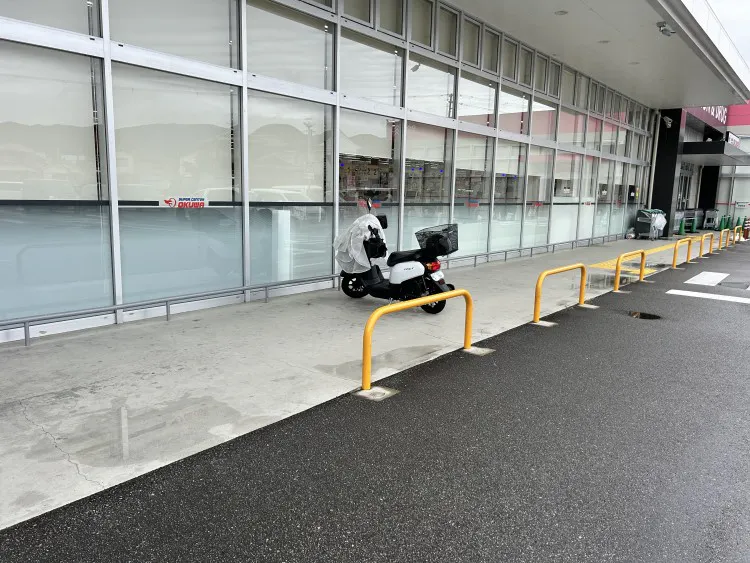 【スーパーセンターオークワ上富田】販促キャンペーンやプロモーションイベントに適した軒下スペース