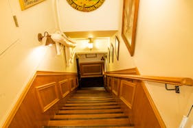 【表参道駅1分】イベントや撮影に適した最大100名様収容可能なアンティーク調のイタリアンレストラン