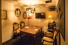 【表参道駅1分】イベントや撮影に適した最大100名様収容可能なアンティーク調のイタリアンレストラン