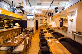 【表参道駅1分】イベントや撮影に適した最大100名様収容可能なアンティーク調のイタリアンレストラン
