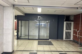 【横浜市営地下鉄ブルーライン関内駅】各種プロモーションや物販、食物販のポップアップストアに最適な人通りの多い改札外イベントスペース