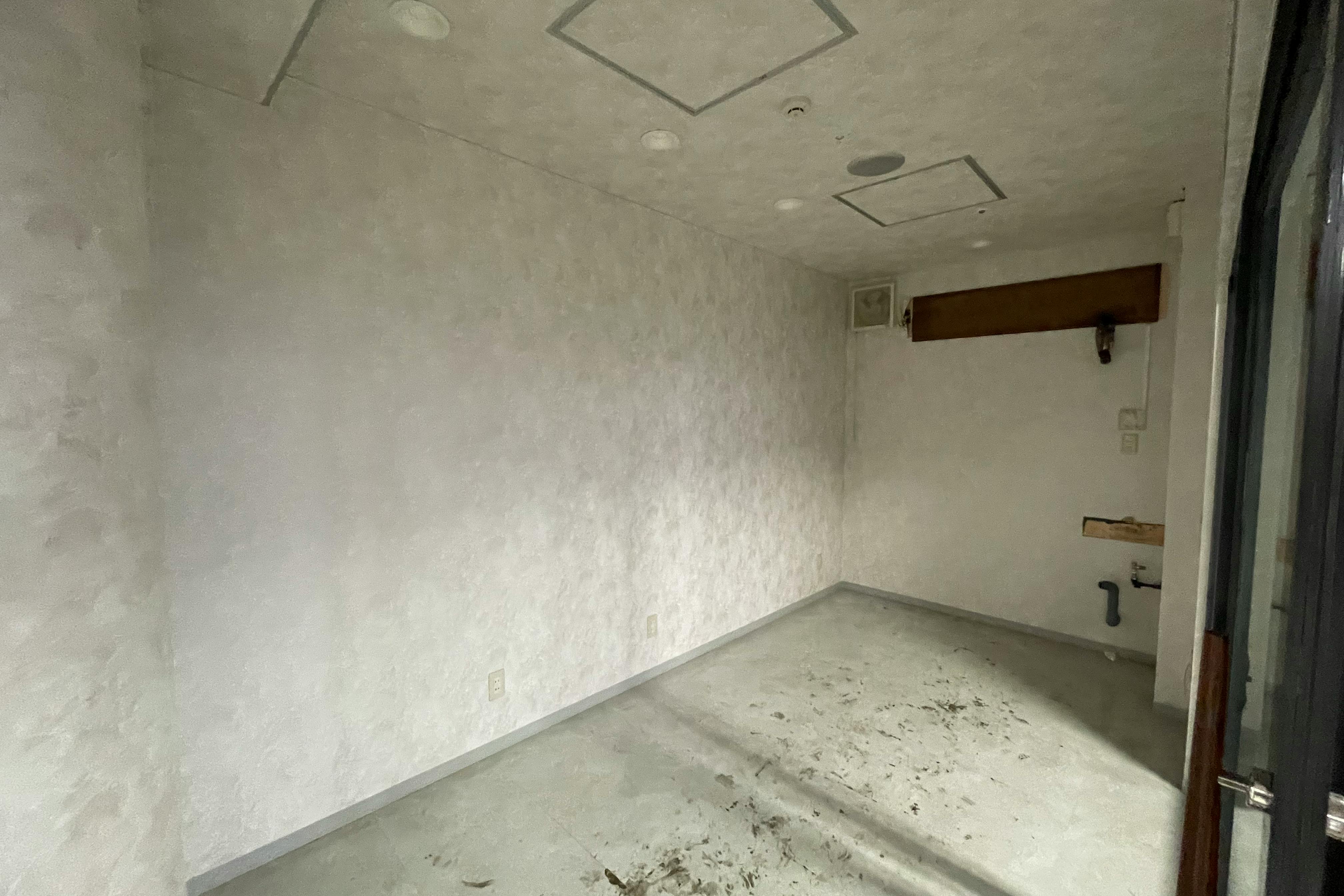 【横浜市営地下鉄ブルーライン関内駅】各種プロモーションや物販、食物販のポップアップストアに最適な人通りの多い改札外イベントスペース