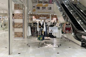 【アミュプラザ長崎】本館・2F アパレル、雑貨などの販売に最適!エスカレーター横の人通りの多いイベントスペース