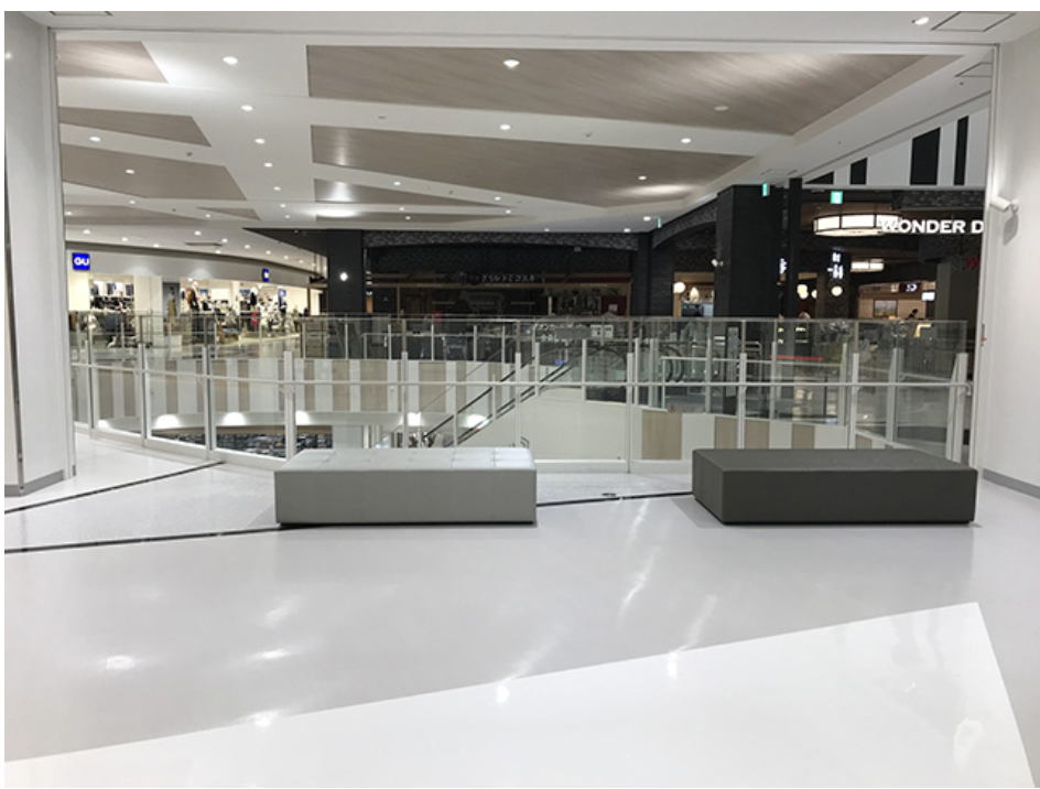 【イオンモール座間】2階ノースコート吹き抜け（ユニクロ前）