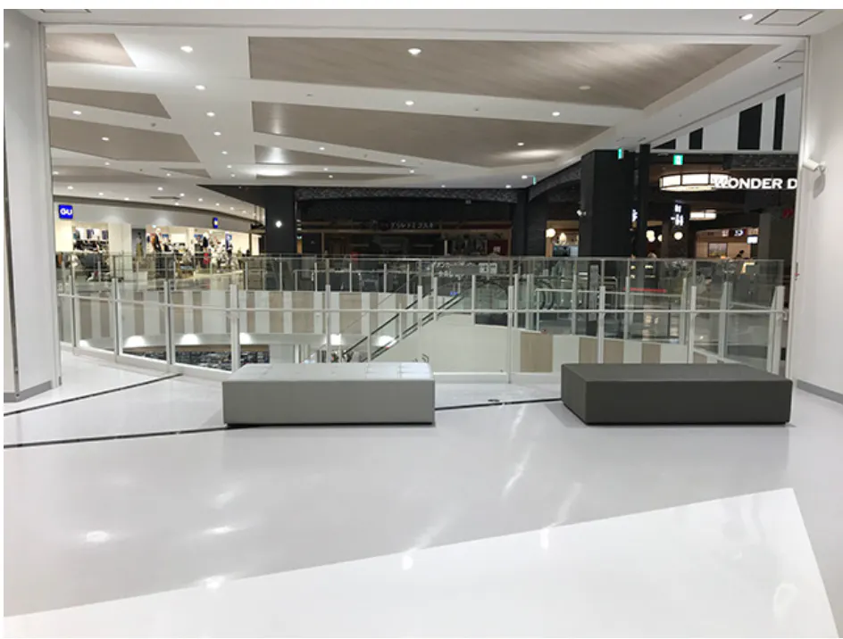 【イオンモール座間】2階ノースコート吹き抜け（ユニクロ前）
