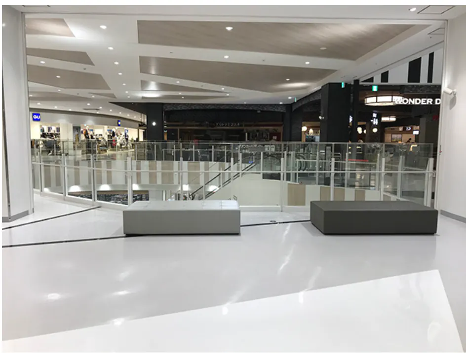 【イオンモール座間】2階ノースコート吹き抜け（ユニクロ前）