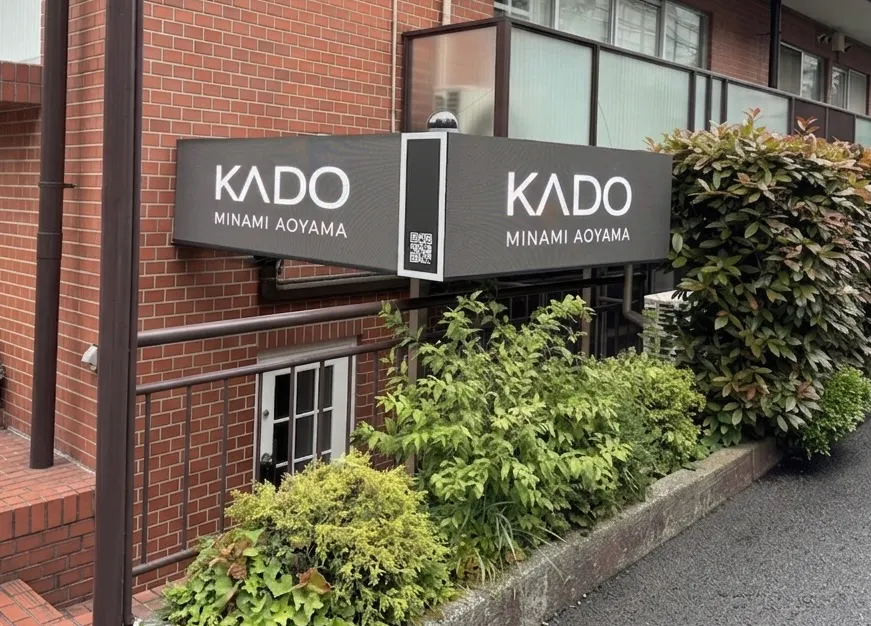 【南青山｜表参道駅4分】展示会・ポップアップ・撮影・個展・ヨガにおすすめな自然光が入る白基調のギャラリースペース