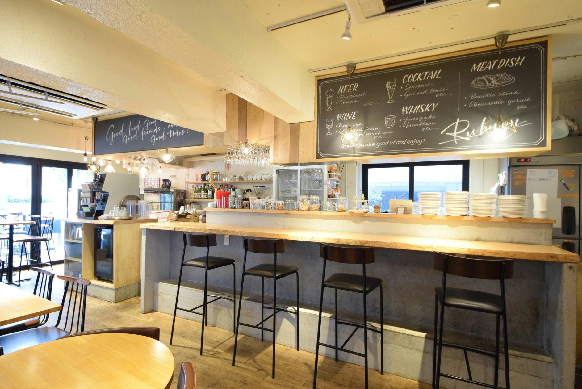 【表参道駅6分】 動画やスチール撮影に最適なレンガ壁の外観が特徴的な路面レンタルスペース