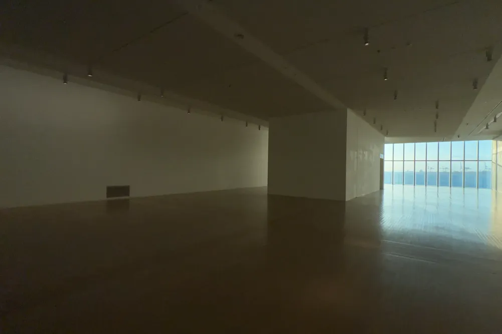 【大阪港駅7分】各ジャンルの展示会やオフラインイベント等の開催に最適な夕日と海の輝きを一面に体感できる開放的な空間