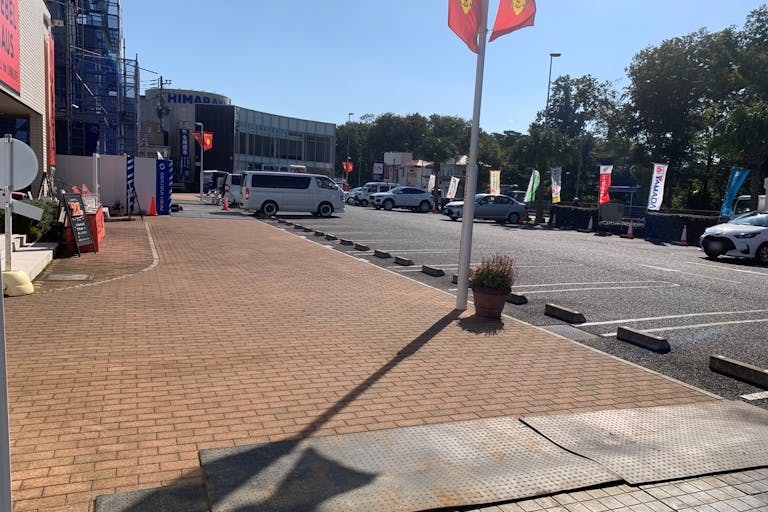 【相模原・古淵ハウジングステージ】キッチンカーやポップアップストア、プロモーションイベントに最適な住宅展示場内駐車場に面した屋外イベントスペースの画像3