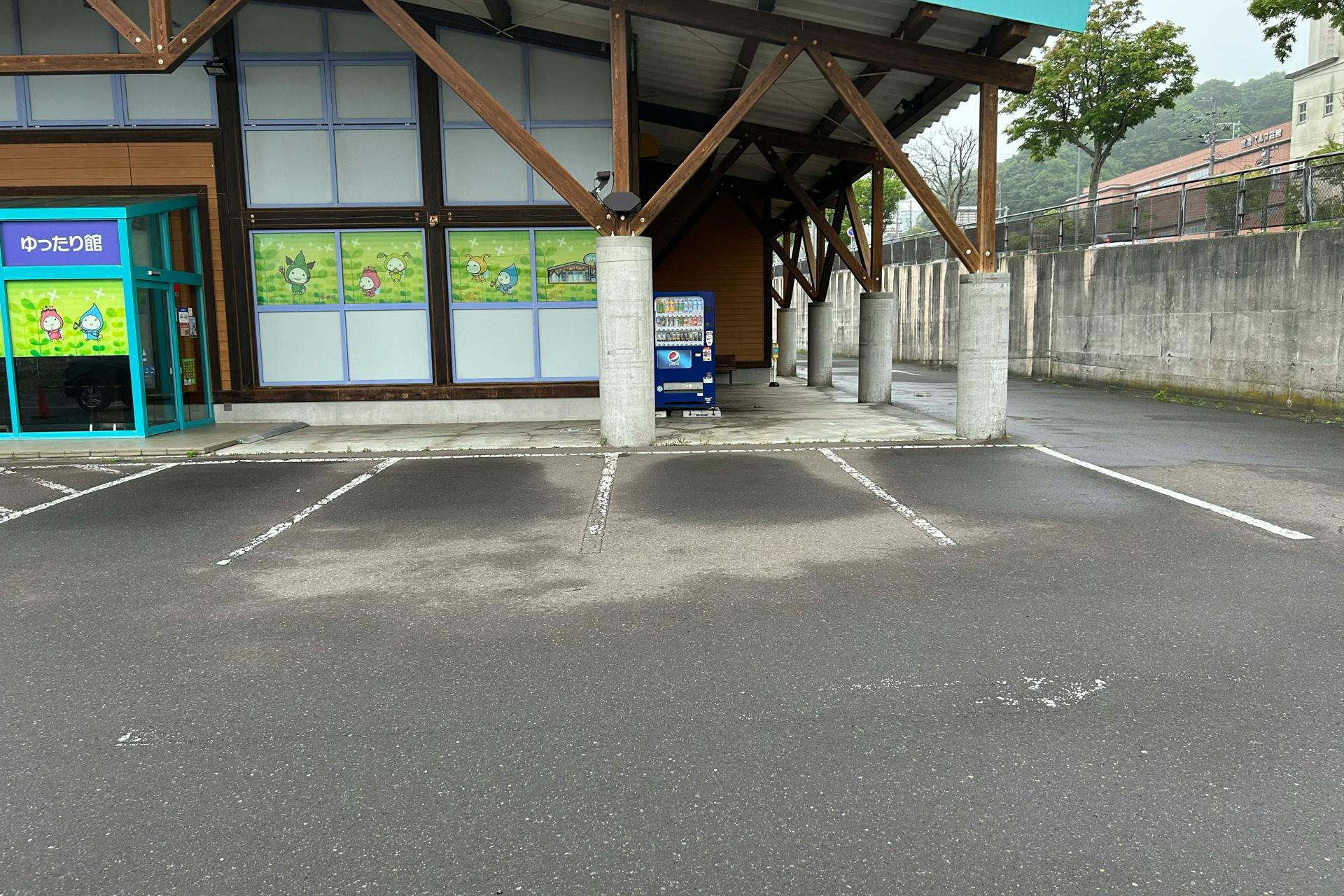 【ダイナム室蘭店ゆったり館】キッチンカーやプロモーションに最適なアミューズメント施設のイベントスペース(店舗正面入口前駐車場)