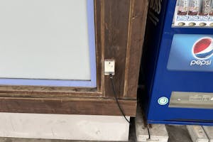 【ダイナム室蘭店ゆったり館】キッチンカーやプロモーションに最適なアミューズメント施設のイベントスペース(店舗正面入口前駐車場)