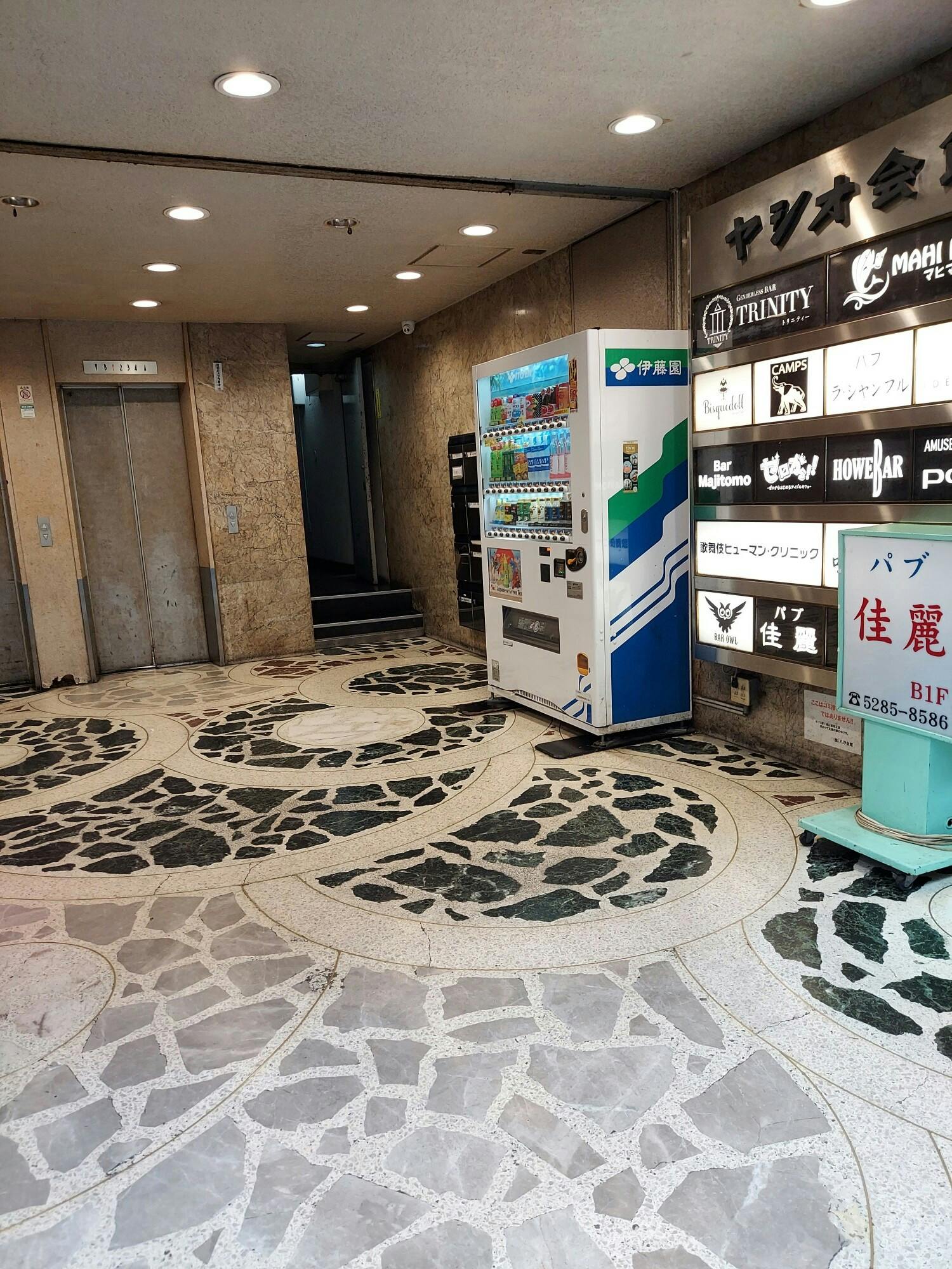 【西武新宿駅3分】ロケや撮影会等の撮影イベント用途やワークショップ等に最適なカフェ&バーレンタルスペース