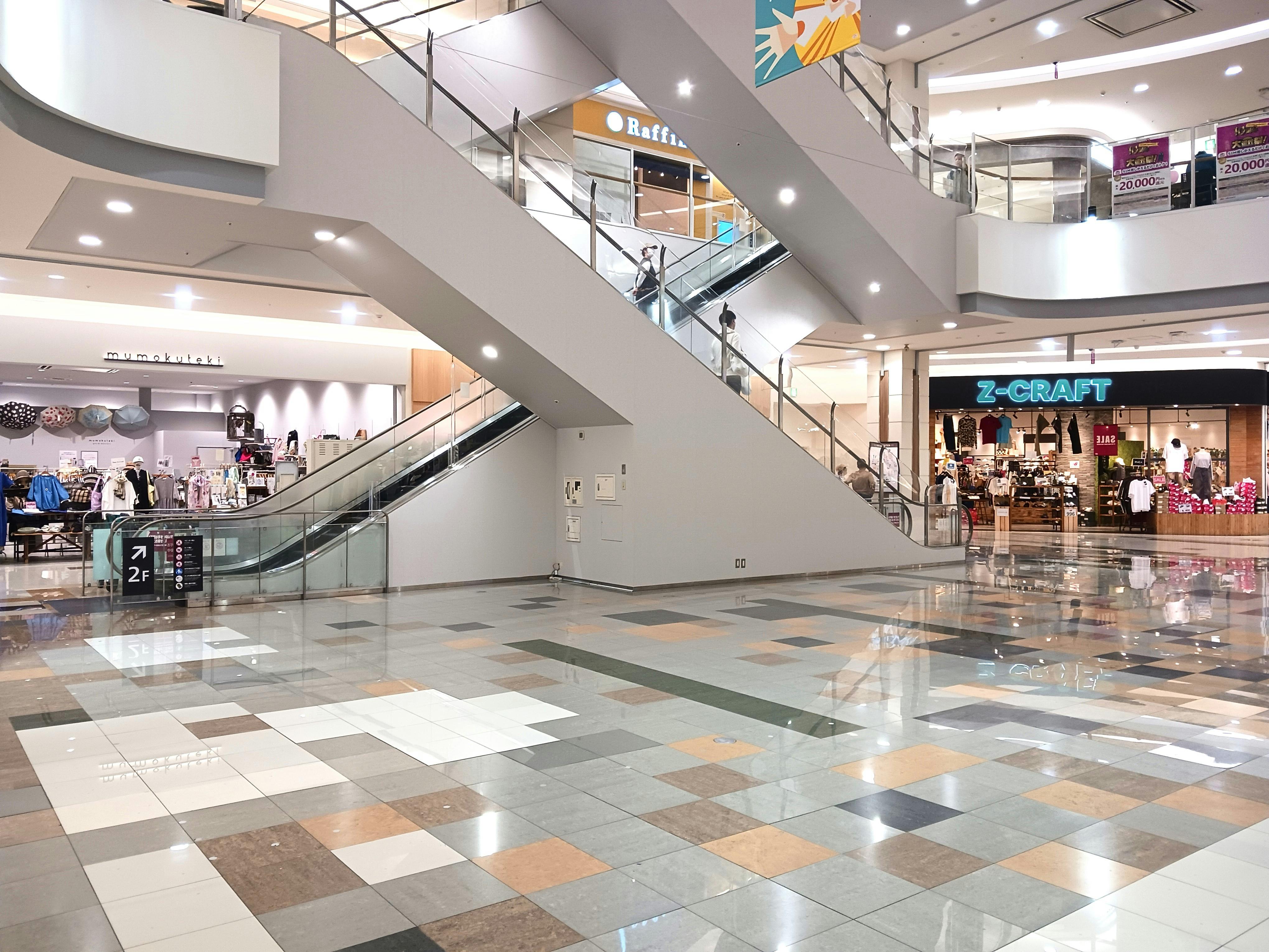 【イオンモール八幡東】ひまわりの広場の画像