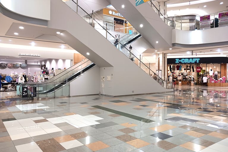 【イオンモール八幡東】ひまわりの広場の画像1