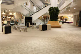 【イオンモール岡山】3F西エスカレーター前