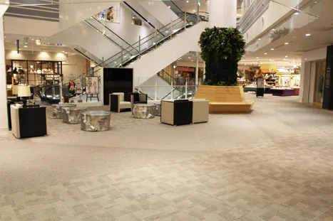 【イオンモール岡山】3F西エスカレーター前の画像