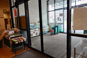 【天満屋ハピーズ昭和町店】風除室 各種プロモーション、会員獲得イベントに最適な屋内催事イベントスペース