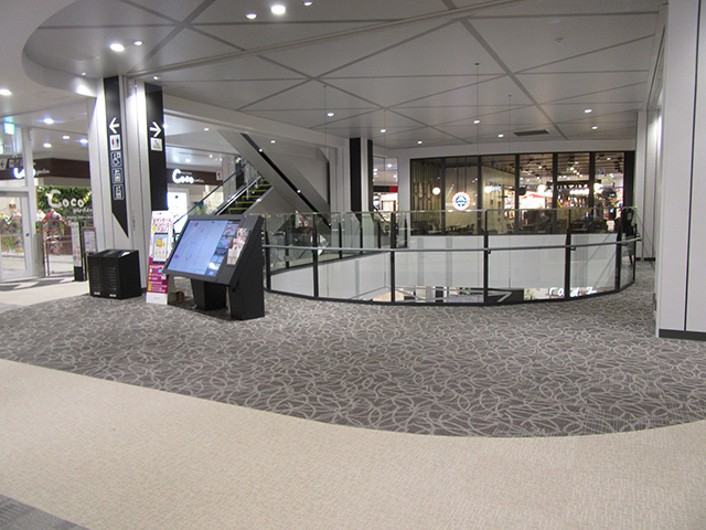 【イオンモールいわき小名浜】4階　マリンコート吹き抜け（ペテモ前）