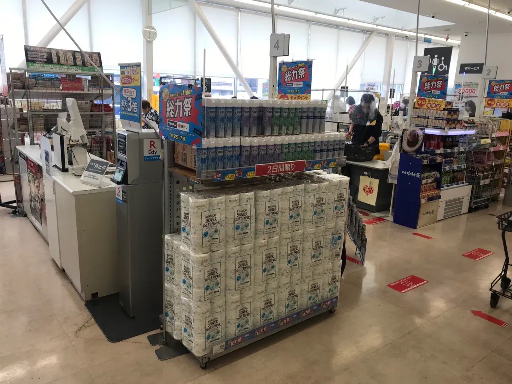 【西友　下諏訪店】サービスカウンター横　ポップアップストア(物販、食物販)やプロモーション用途に最適なスーパー店内催事イベントスペース