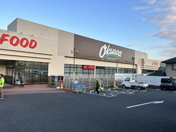 【オークワ大淀西】プロモーションに最適な風除室スペース