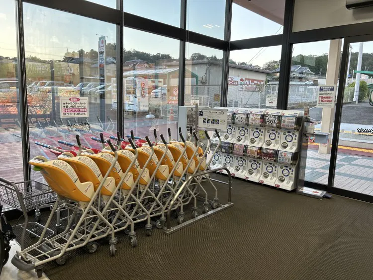 【オークワ大淀西】プロモーションに最適な風除室スペース