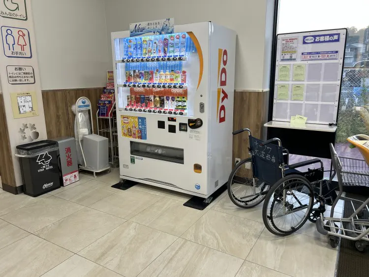 【オークワ大淀西】プロモーションに最適な風除室スペース