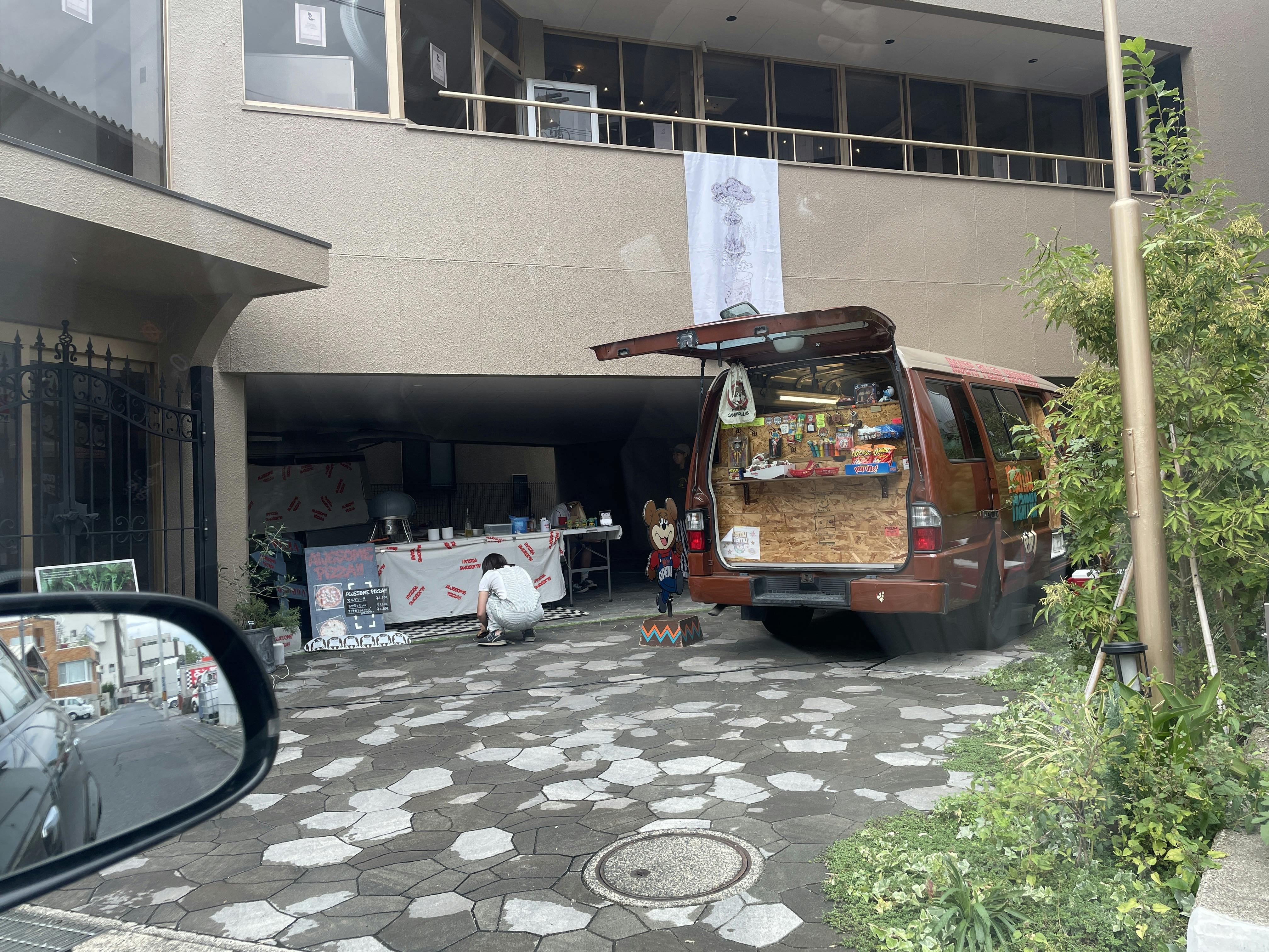 【錦駅10分】アパレルの展示会・受注販売会や個展などのギャラリー用途、ポップアップストアに最適な什器類の充実した琵琶湖のほとりにあるイベントスペース