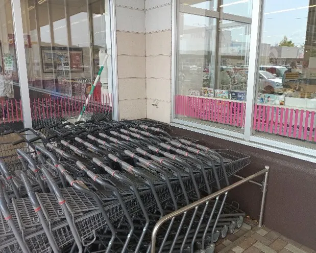 【マックスバリュ北上店】食品入り口外 キッチンカー出店に最適なスーパー店外催事イベントスペース