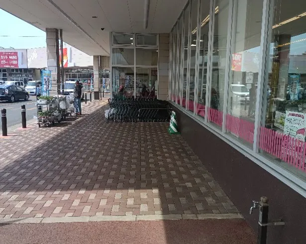 【マックスバリュ北上店】食品入り口外 キッチンカー出店に最適なスーパー店外催事イベントスペース
